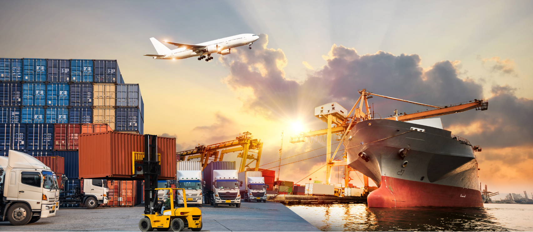 operación global con contenedores, buque, avión de carga y tablero de embarques